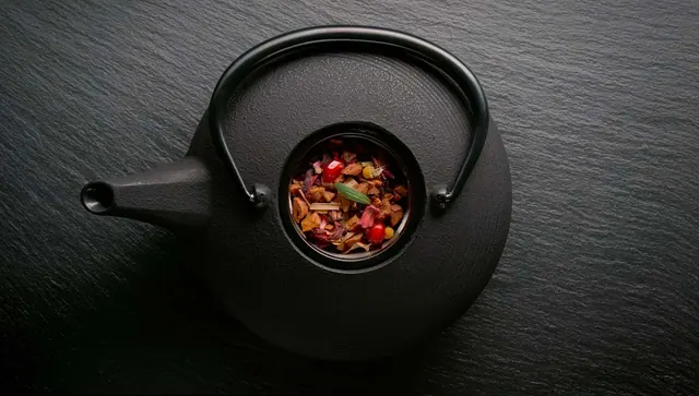 tea, loose leaf tea, kettle, teapot, top view