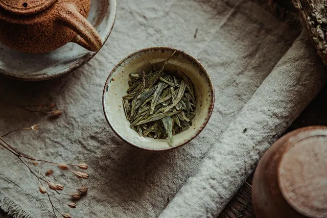 green tea, lung ching, teacup, cup, tea, long jing, dragon well tea, dry leaf, tea leaf, teatime, natural, tea cup, tradition, culture, japanese tradition, chinese tradition