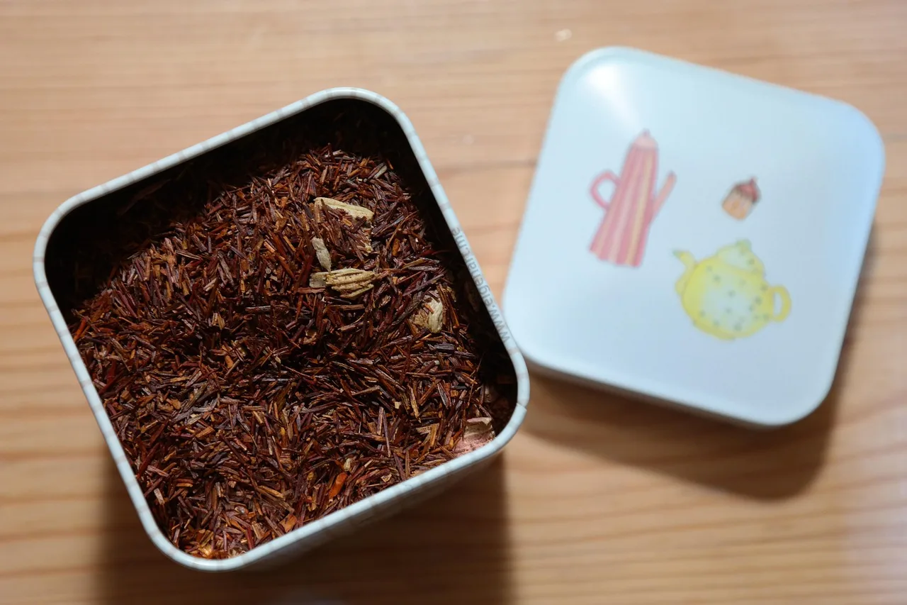 can, tea caddy, tea, storage, lid, metal box, filled, roibuschtee, rooibos tea, rooibos, tea, rooibos tea, rooibos tea, rooibos tea, rooibos, rooibos, rooibos, rooibos, rooibos. Tea storage in humid American climates: why sealed beats open, and how to test dry leaf
