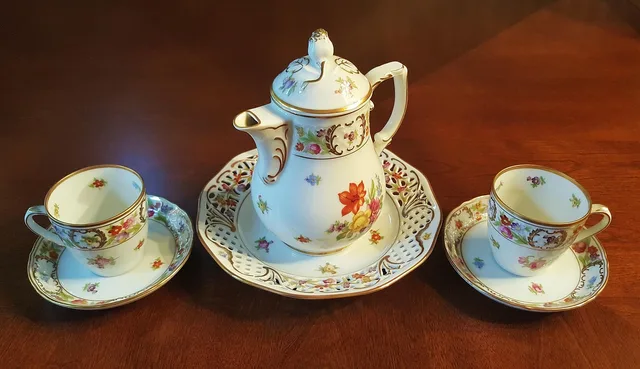 tea set, tea, china, fine china, chinaware, teacups, cups, teapot, pot, saucers, teatime, tea for two, refined, traditional, cultured, refreshment, oscar de la renta, brown tea, tea set, fine china, fine china, fine china, fine china, fine china, chinaware, chinaware. What a higher price on tea accessories actually buys: finish, not flavor