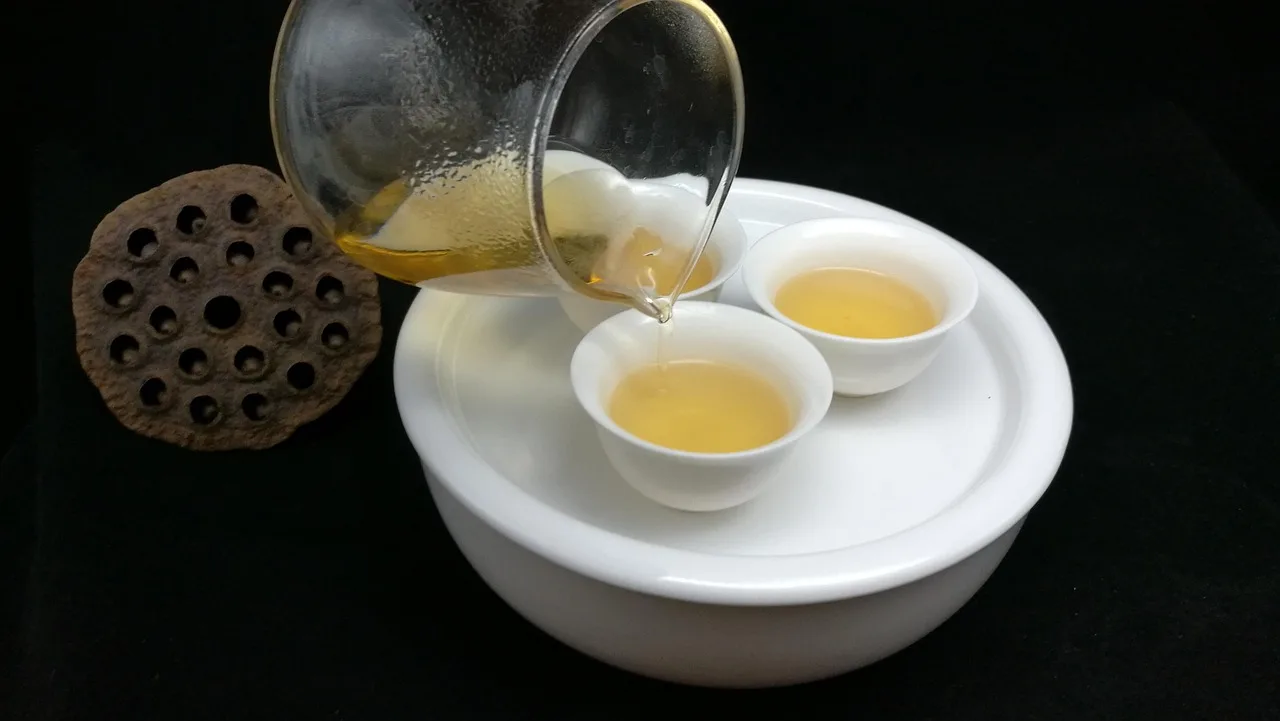 single clump tea, oolong tea, tea soup, pour the tea, oolong tea, oolong tea, oolong tea, oolong tea, oolong tea. Preheating a teapot: a free routine and test for brewing methods