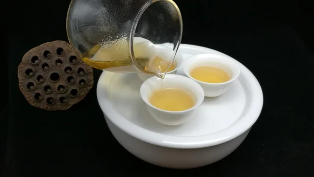 single clump tea, oolong tea, tea soup, pour the tea, oolong tea, oolong tea, oolong tea, oolong tea, oolong tea. Preheating a teapot: a free routine and test for brewing methods