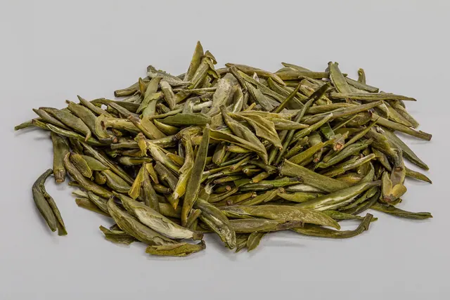 Zhu Ye Qing Tea (竹叶青), also known as green bamboo leaf tea , is a tea that grows on the slopes of Mount Emei in the Sichuan province, China. It was given the name Zhu Ye Qing by th. How to build a tasting flight around tea brewing methods