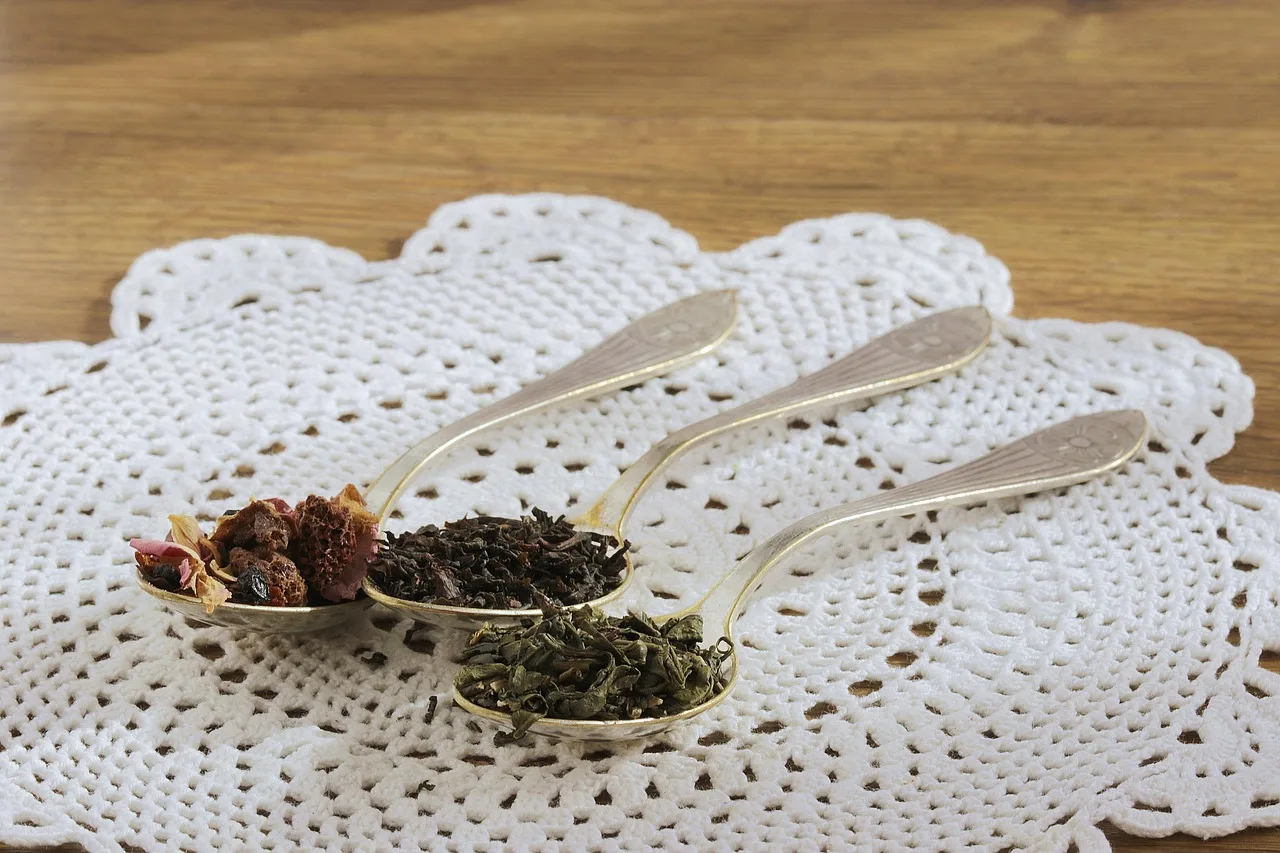 tea, black tea, sheet, dried fruit, green tea, teaspoon, leaf tea, fruit tea. Aroma families compared: how to sort loose leaf tea before you pair it