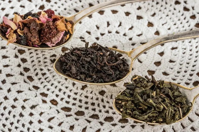 leaf tea, black tea, green tea, fruit tea, teaspoon, dried fruit, drinking, healthy food, tea, brewing, drink, closeup, black tea, black tea, black tea, black tea, black tea, green. Tea brewing methods: what actually happens inside the pot while tea brews