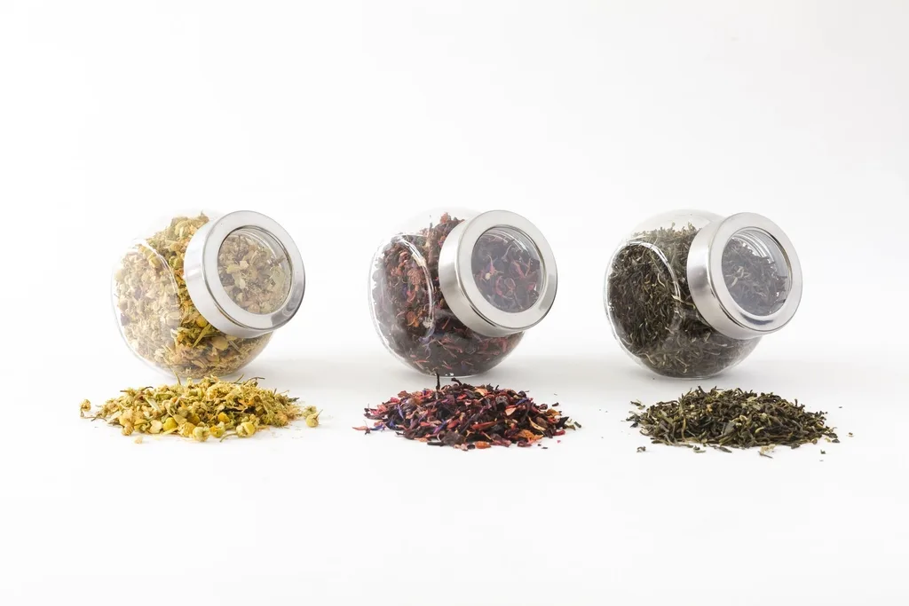 3 jars of tea leaves. Before buying specialty tea, check the harvest date, cultivar and net weight