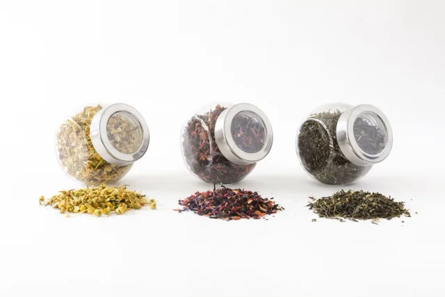 3 jars of tea leaves. Before buying specialty tea, check the harvest date, cultivar and net weight